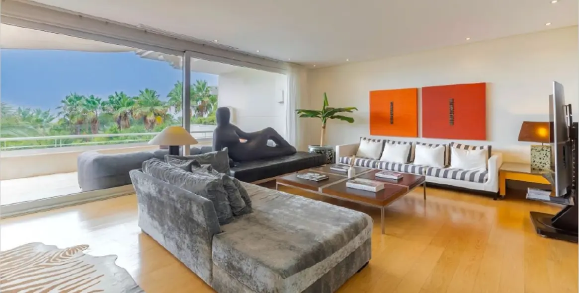 Long-term rent of penthouse in The Golden Mile 10