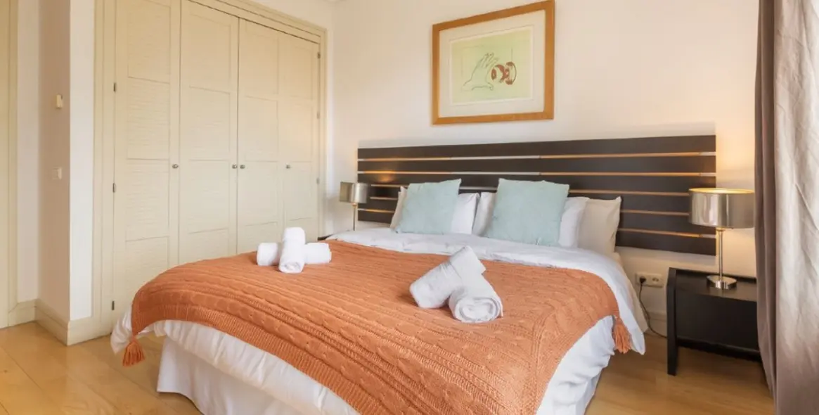 Long-term rent of penthouse in The Golden Mile 12