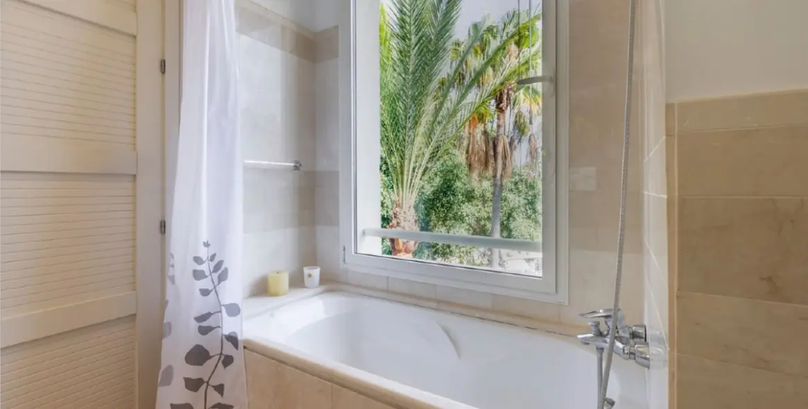 Long-term rent of penthouse in The Golden Mile 14