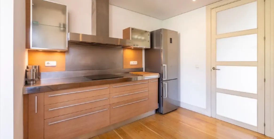 Long-term rent of penthouse in The Golden Mile 16