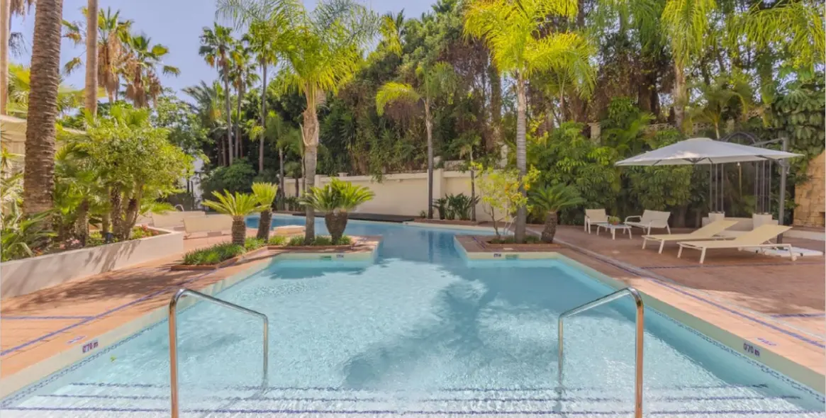 Long-term rent of penthouse in The Golden Mile 19