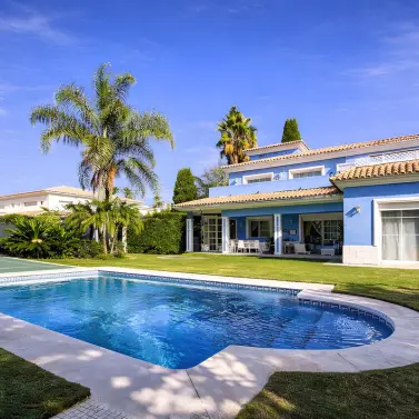 Venta de villa independiente en Guadalmina Baja