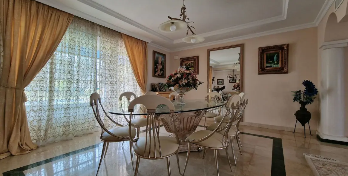 Venta de villa independiente en Guadalmina Baja 10