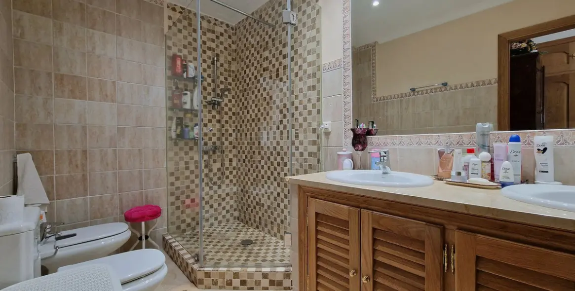 Venta de villa independiente en Guadalmina Baja 16