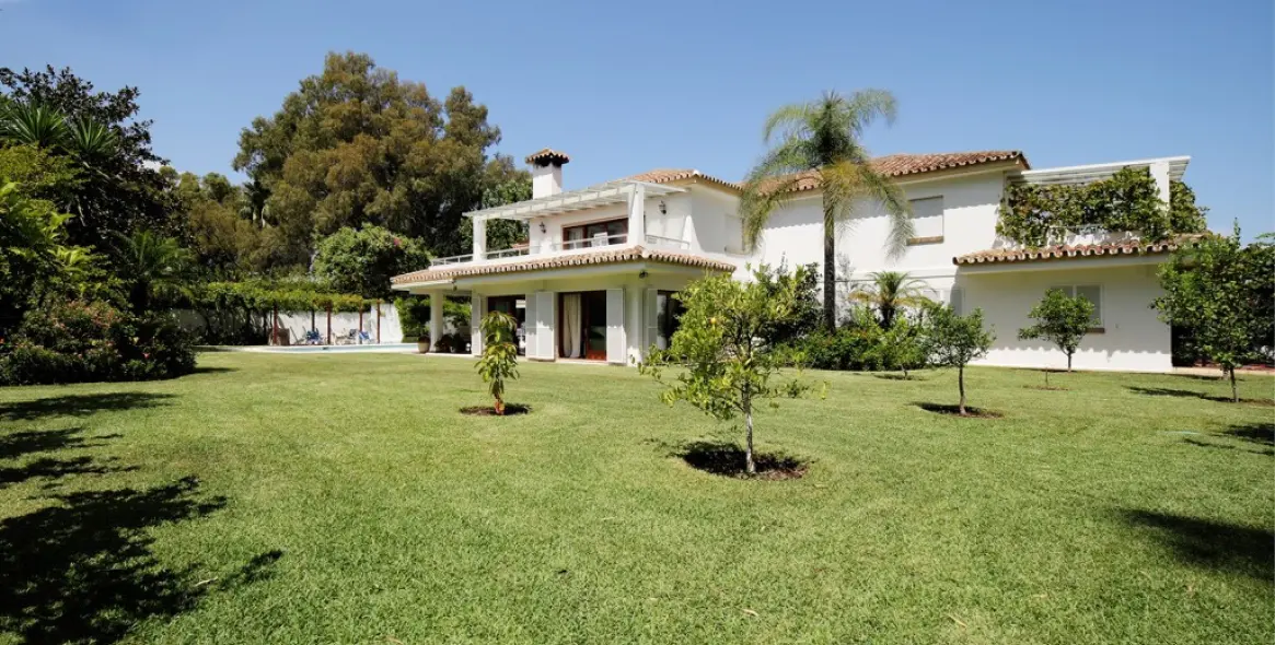 Продажа  отдельно стоящей виллы в Estepona (район Costalita) 2