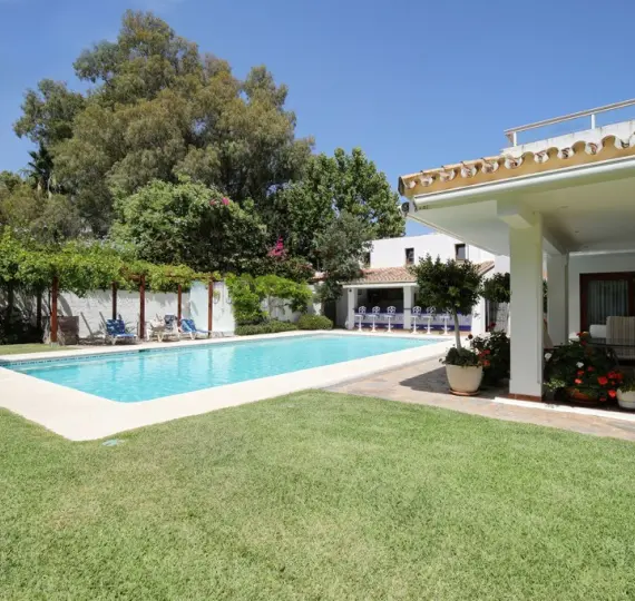 Oтдельно стоящая вилла R4965571