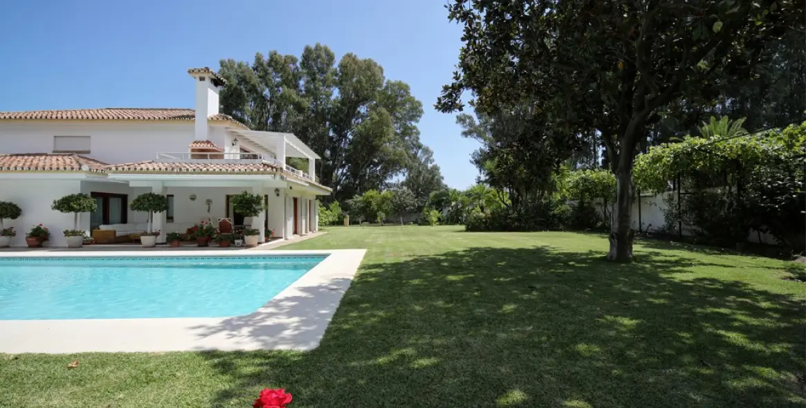 Продажа  отдельно стоящей виллы в Estepona (район Costalita) 5