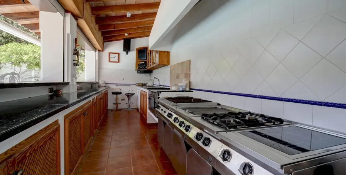 Продажа  отдельно стоящей виллы в Estepona (район Costalita) 7