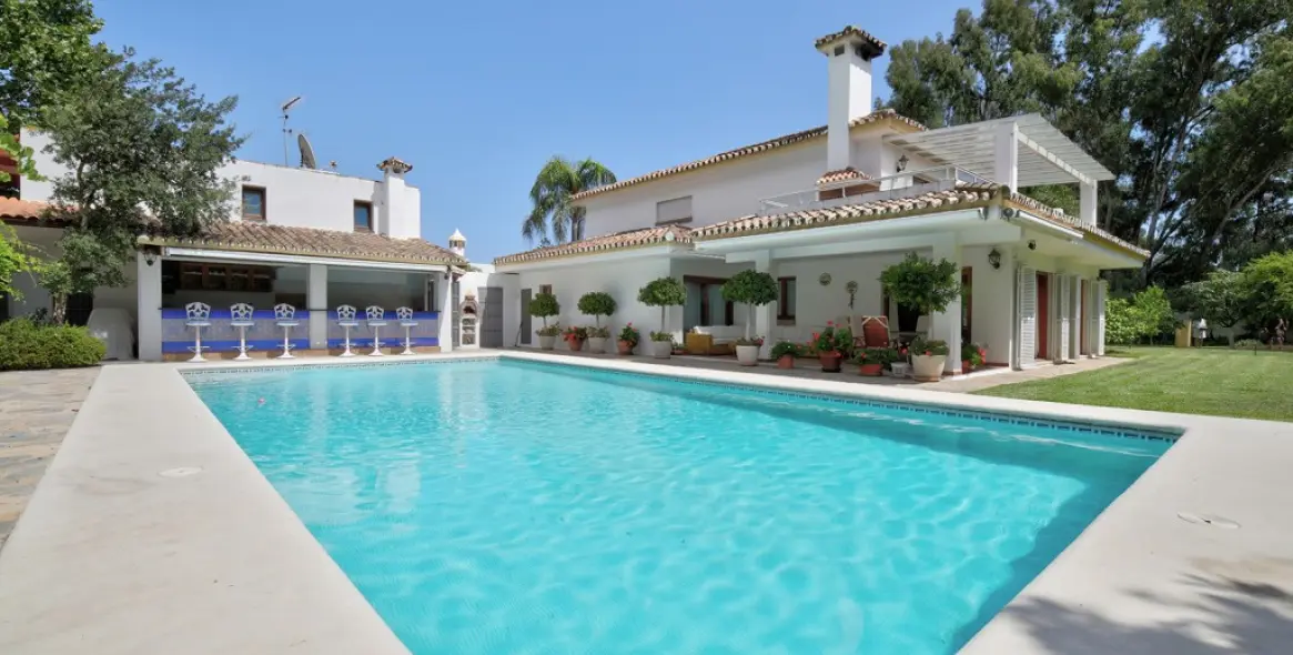 Продажа  отдельно стоящей виллы в Estepona (район Costalita) 8