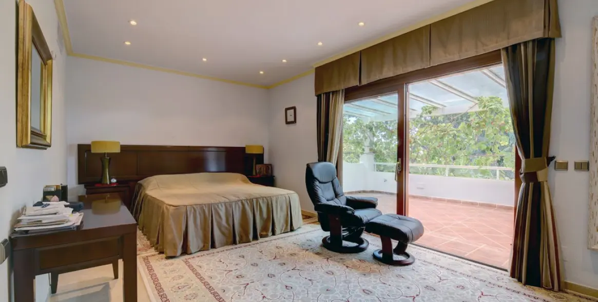 Sale of detached villa in Costalita 28