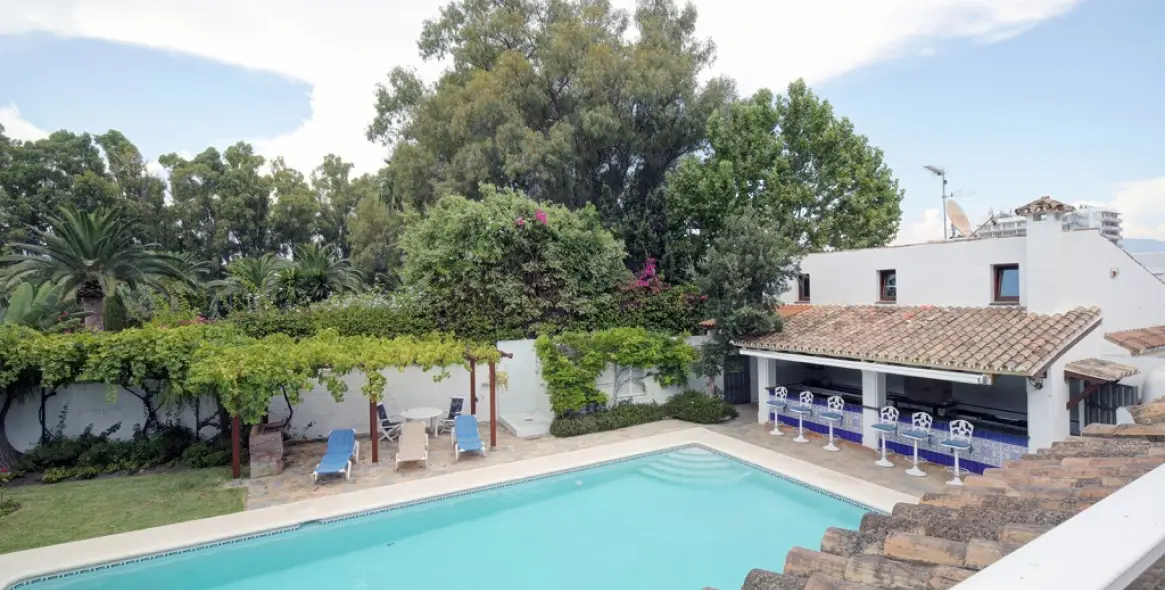 Sale of detached villa in Costalita 38