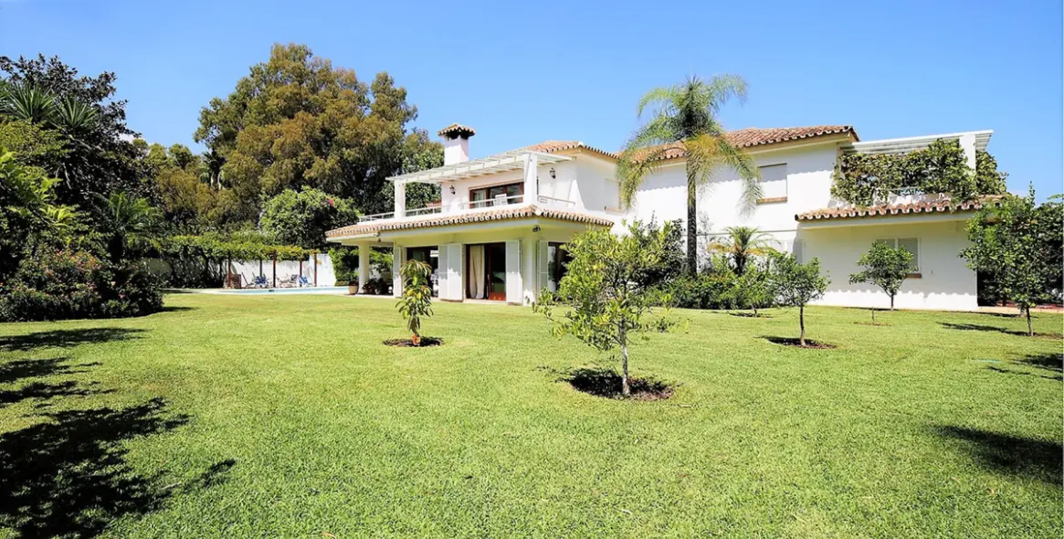 Продажа  отдельно стоящей виллы в Estepona (район Costalita) 2