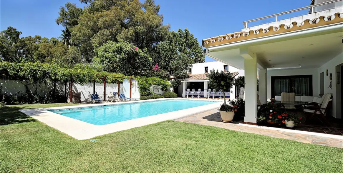 Продажа  отдельно стоящей виллы в Estepona (район Costalita) 4