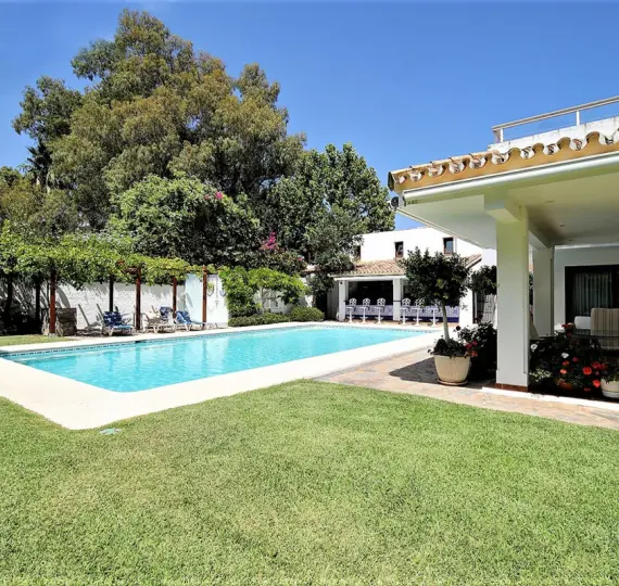 Oтдельно стоящая вилла R3979624