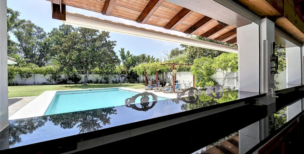 Продажа  отдельно стоящей виллы в Estepona (район Costalita) 6