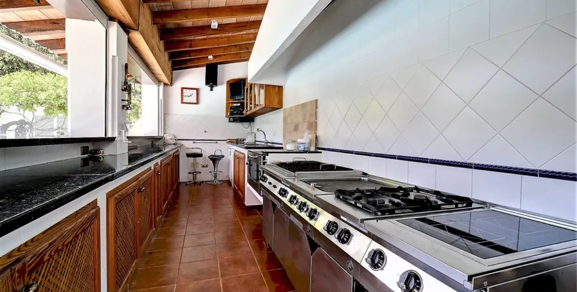 Продажа  отдельно стоящей виллы в Estepona (район Costalita) 7