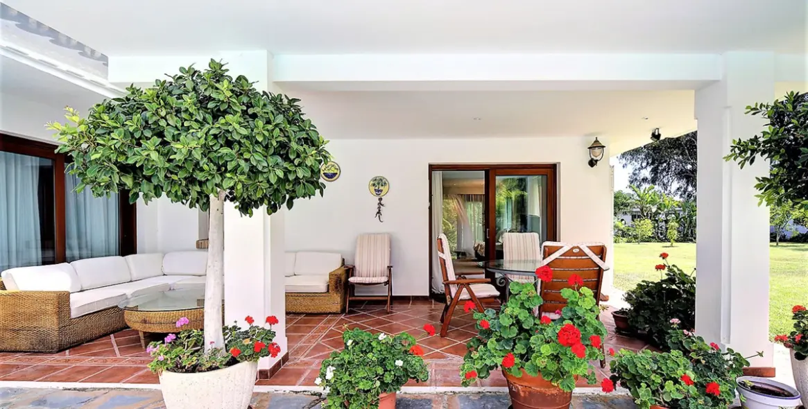 Продажа  отдельно стоящей виллы в Estepona (район Costalita) 10