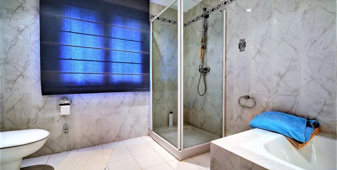 Sale of detached villa in Costalita 23