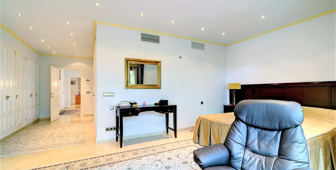 Sale of detached villa in Costalita 29