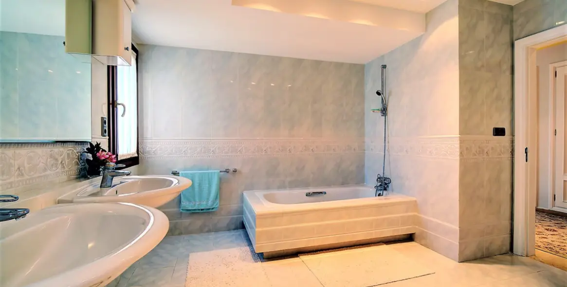 Sale of detached villa in Costalita 31