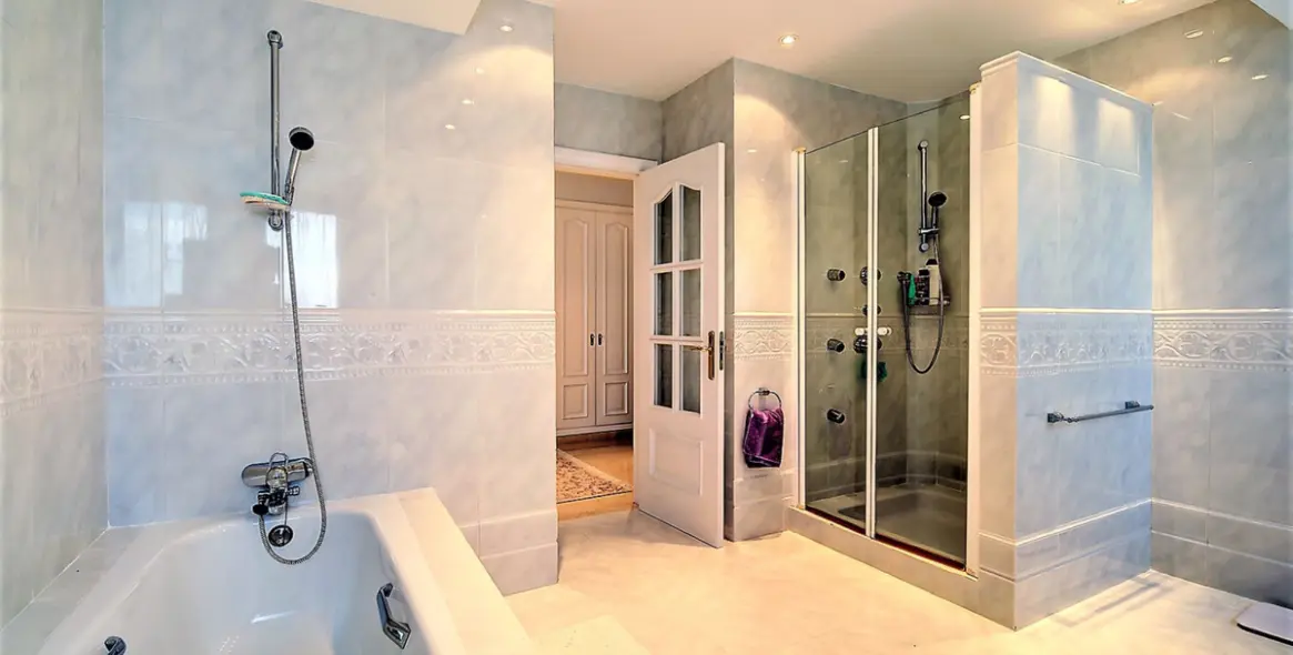 Sale of detached villa in Costalita 32