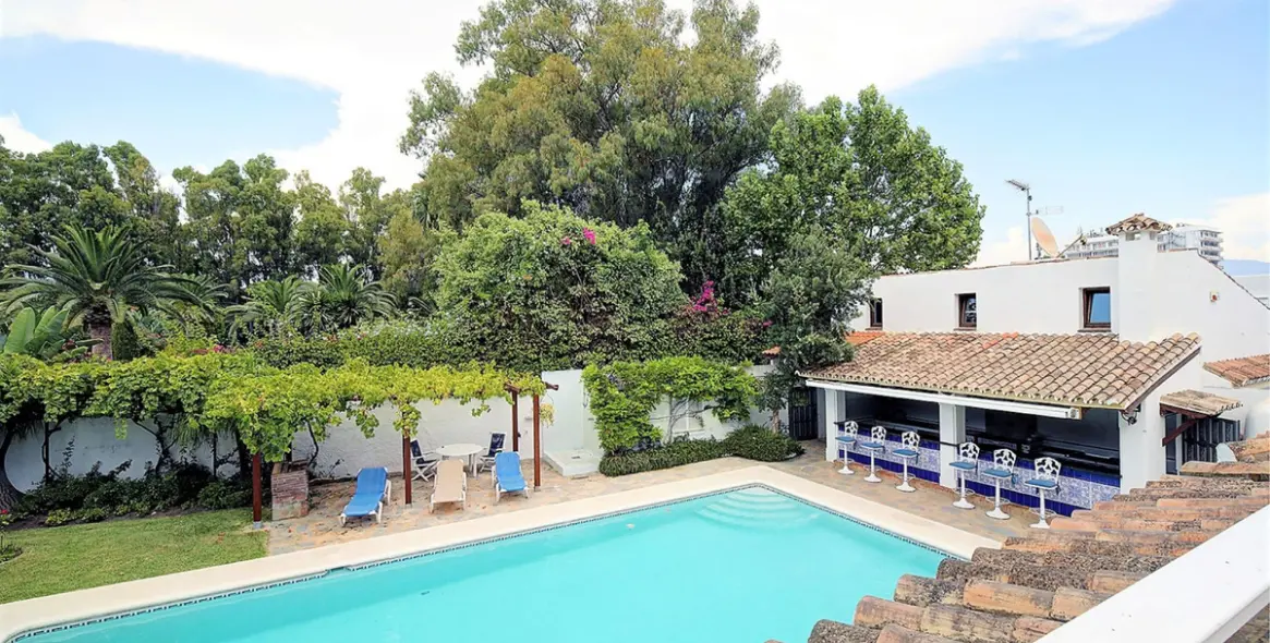 Sale of detached villa in Costalita 38