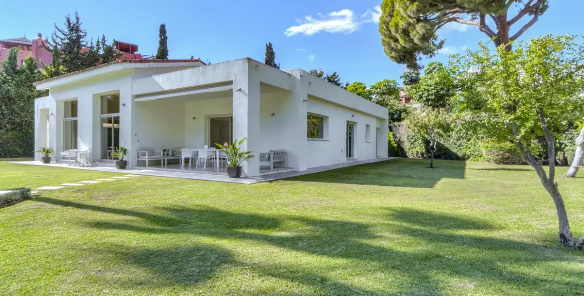 Venta de villa independiente en Guadalmina Baja 12