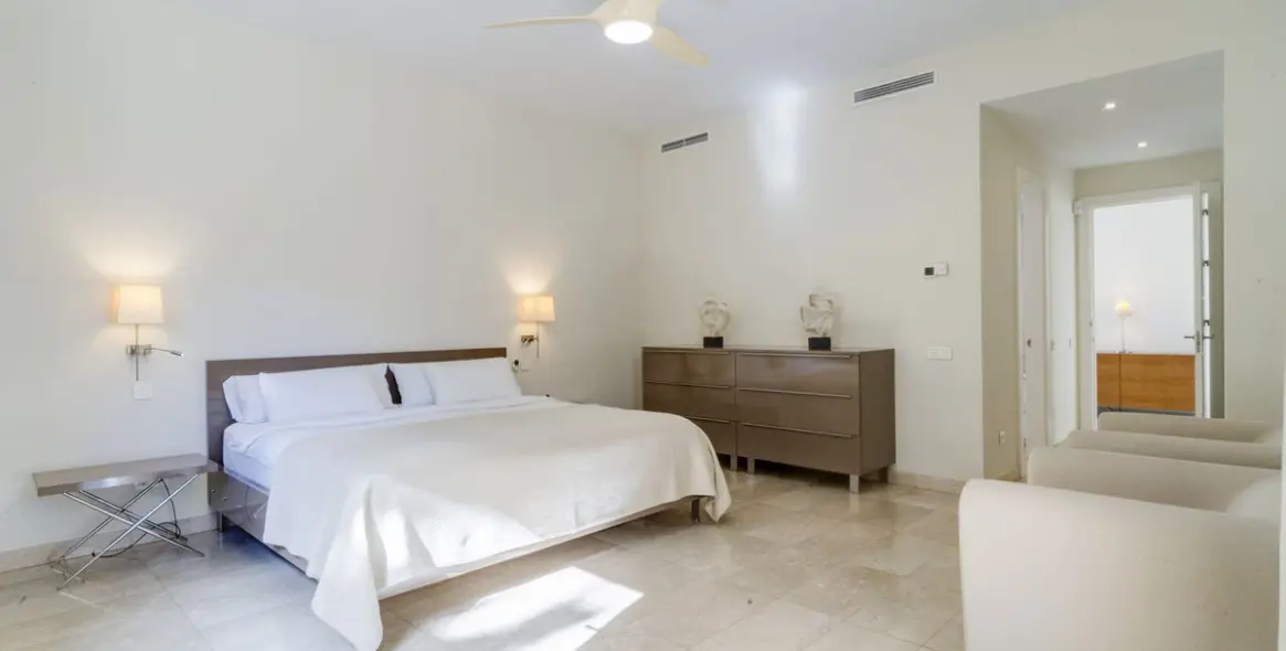 Venta de villa independiente en Guadalmina Baja 16