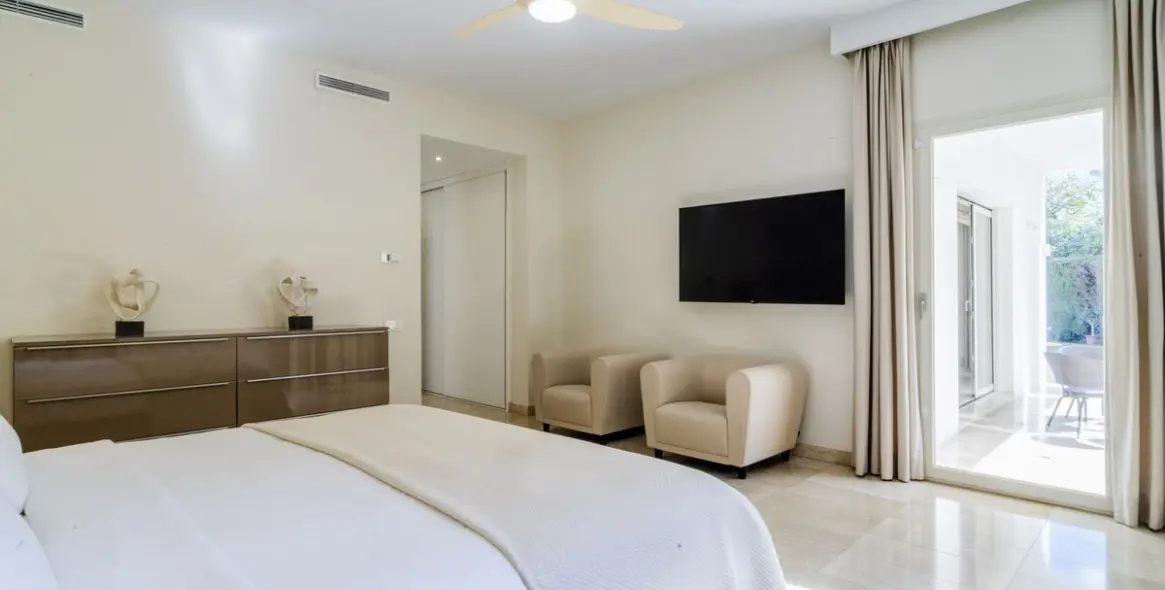 Venta de villa independiente en Guadalmina Baja 17