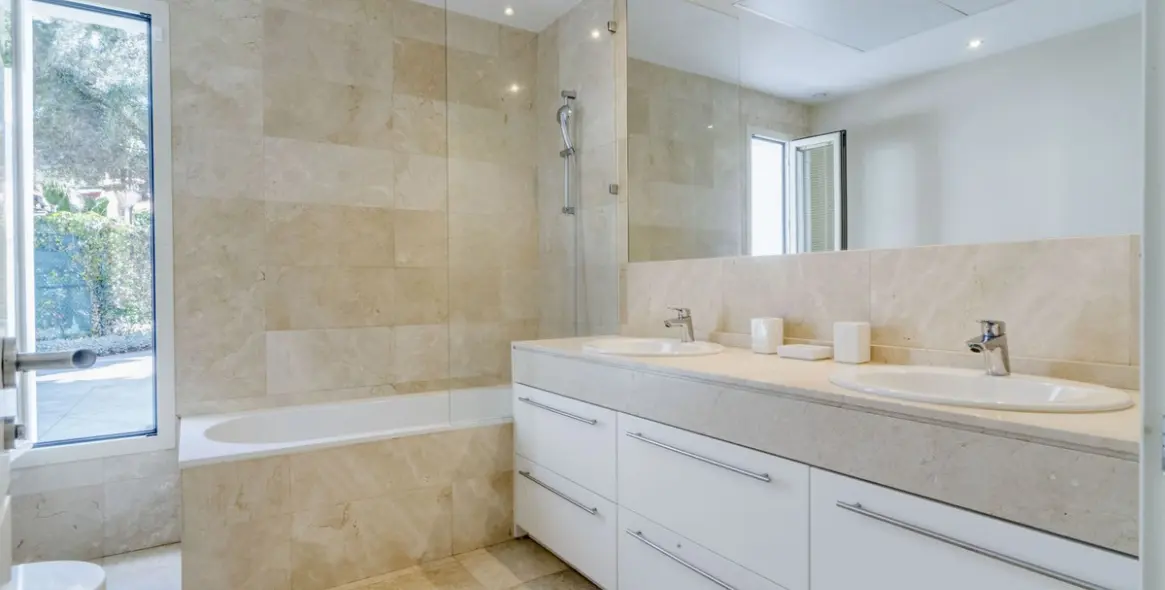 Venta de villa independiente en Guadalmina Baja 19