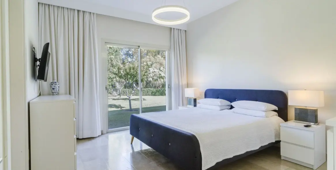 Sale of detached villa in Guadalmina Baja 21