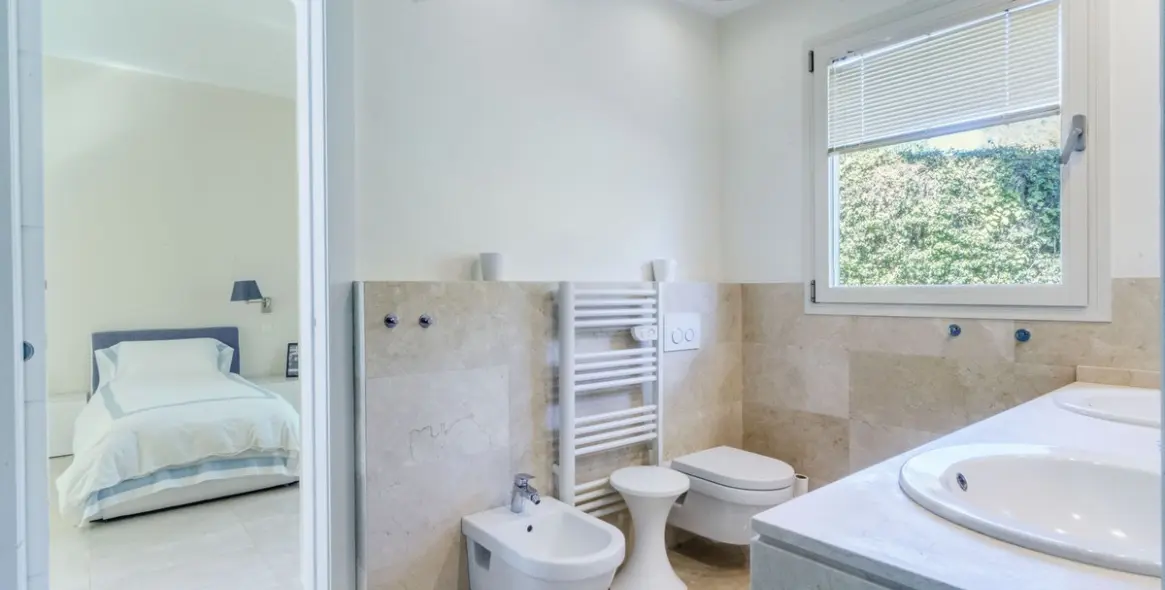 Sale of detached villa in Guadalmina Baja 23