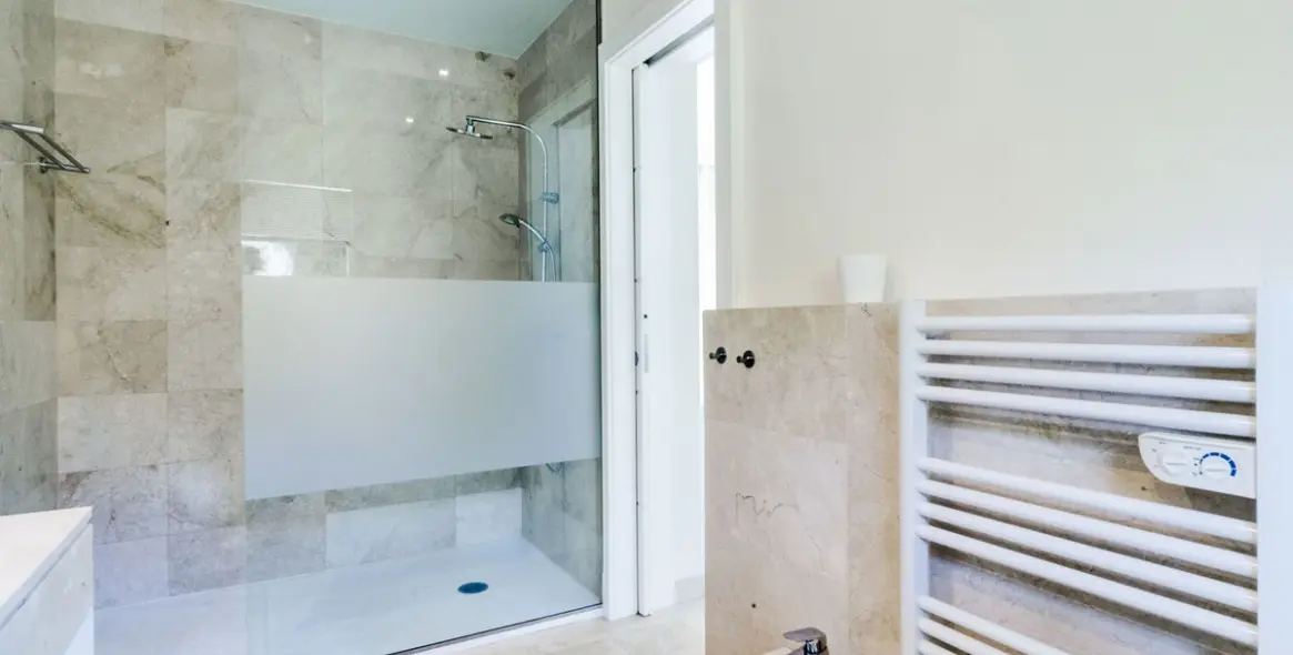 Sale of detached villa in Guadalmina Baja 24