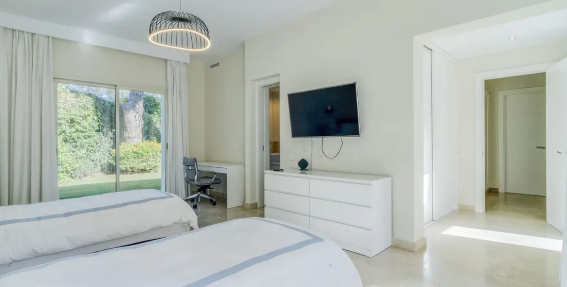 Sale of detached villa in Guadalmina Baja 26