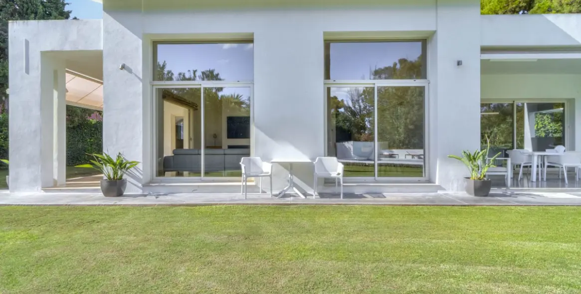 Sale of detached villa in Guadalmina Baja 31