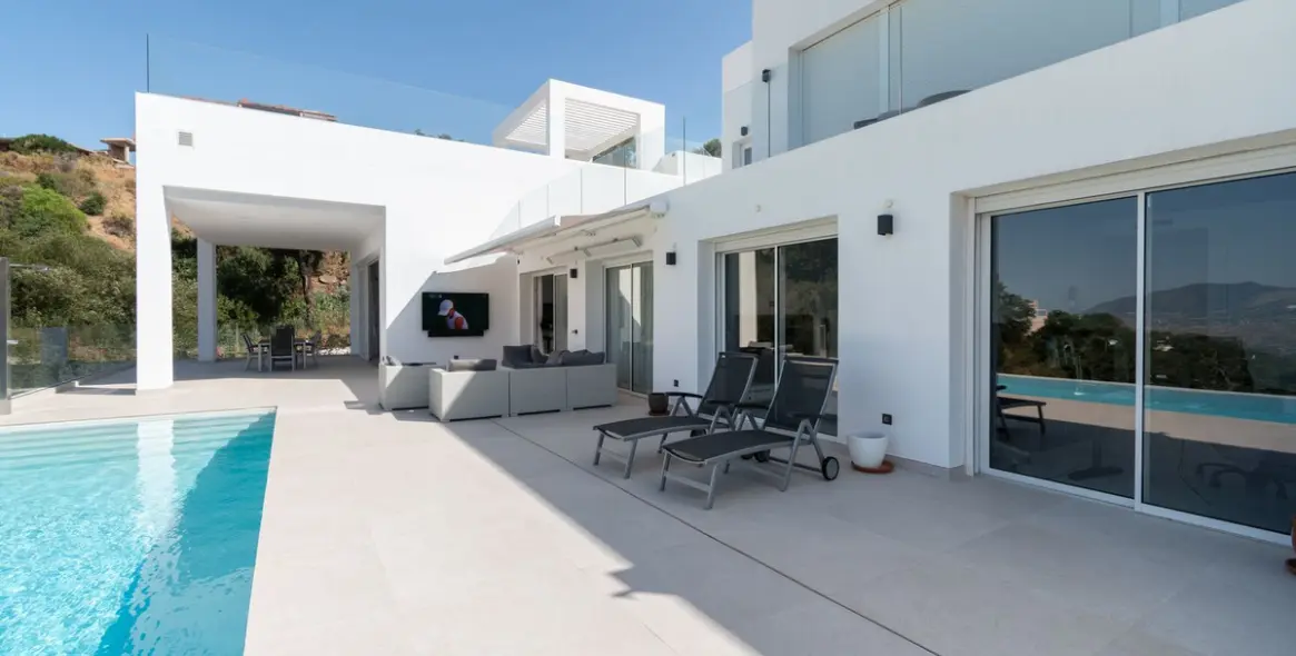 Venta de villa independiente en Marbella East (distrito La Mairena) 2