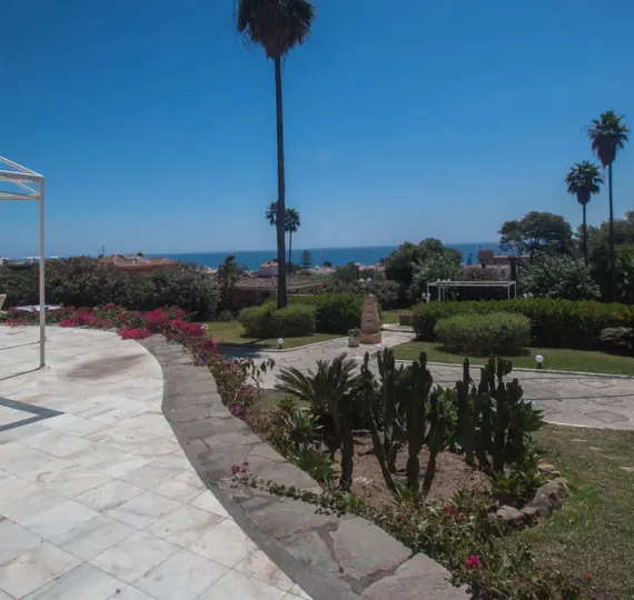 Venta de villa independiente en Estepona