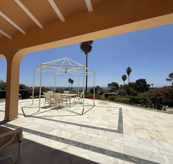 Venta de villa independiente en Estepona