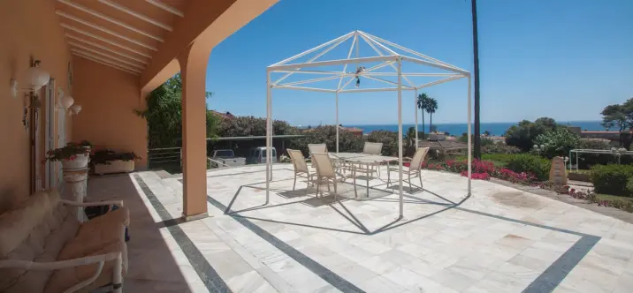 Venta de villa independiente en Estepona 2