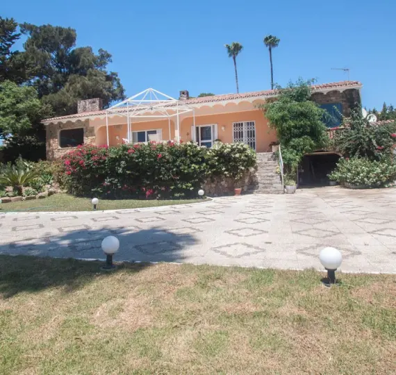Venta de villa independiente en Estepona