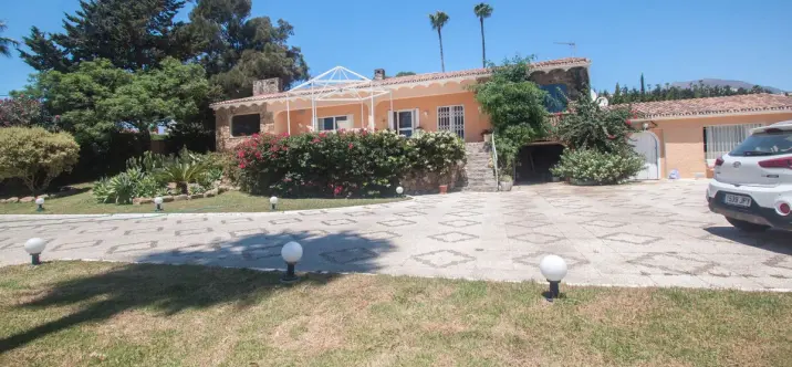 Venta de villa independiente en Estepona 3