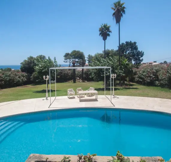 Venta de villa independiente en Estepona