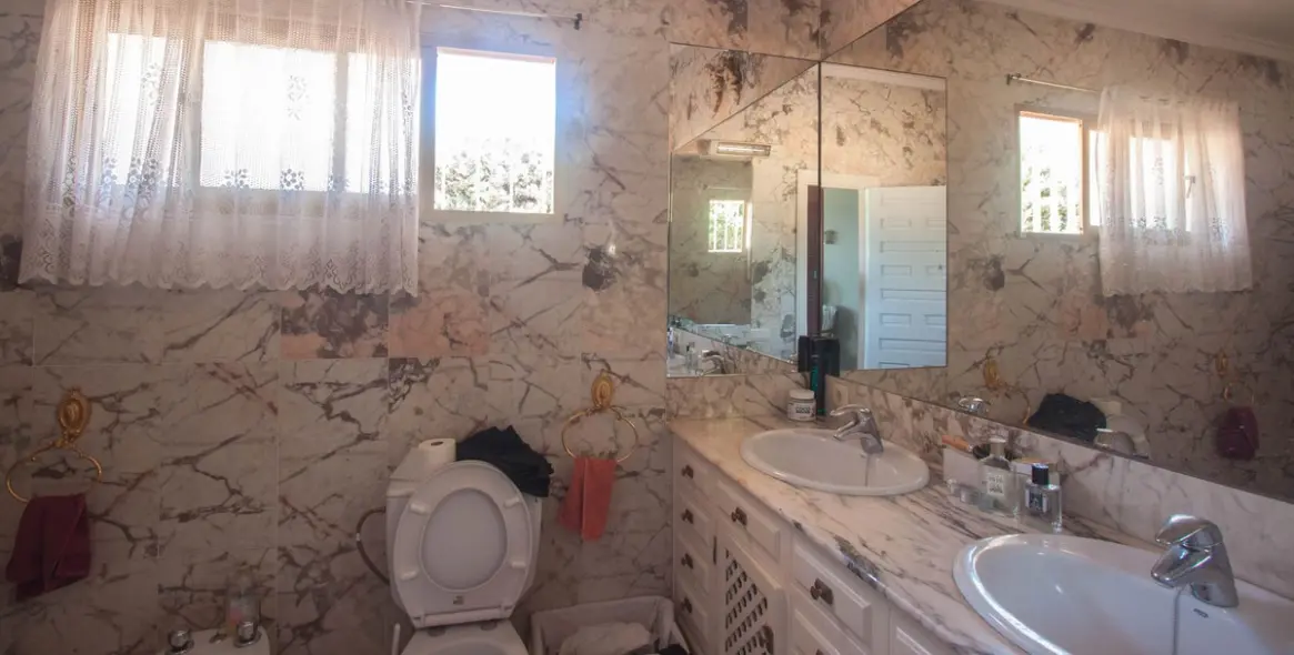 Venta de villa independiente en Estepona 14