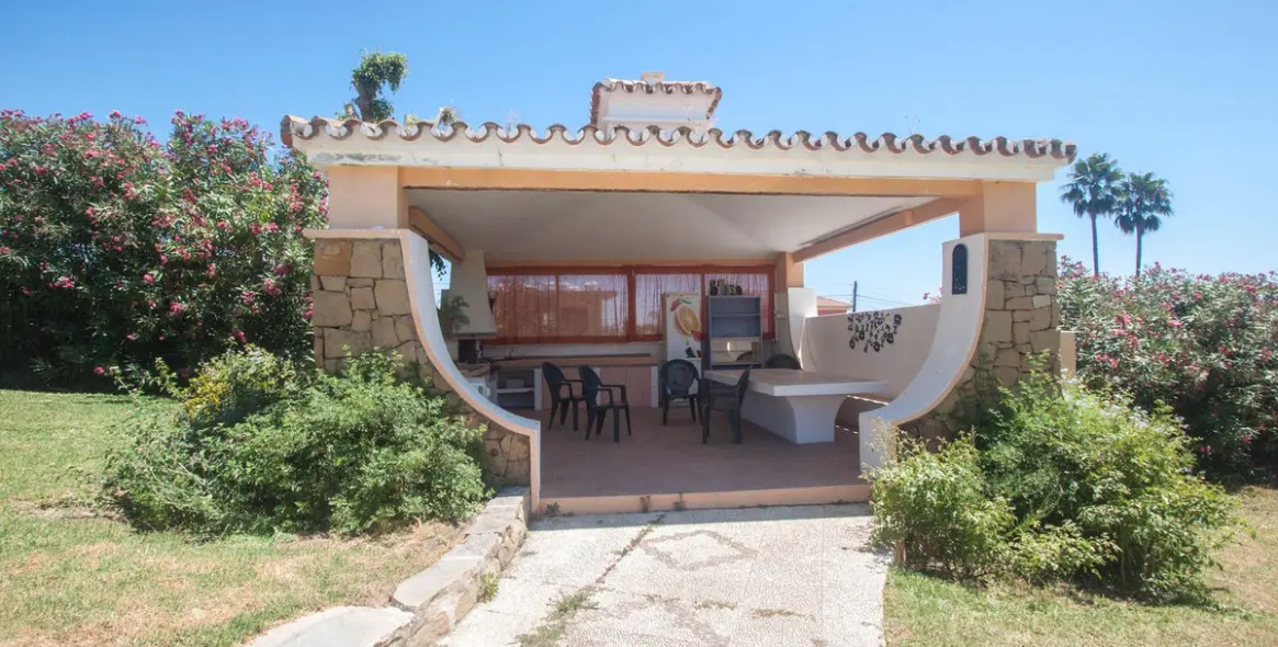 Sale of detached villa in Estepona 27