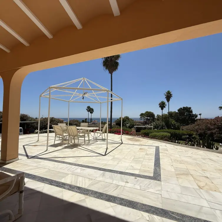 Venta de villa independiente en Estepona