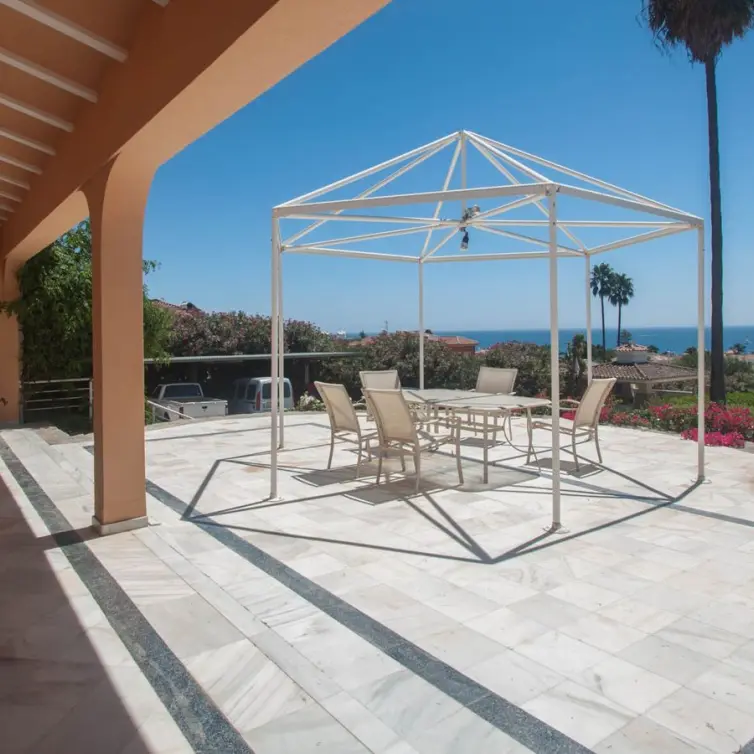 Venta de villa independiente en Estepona
