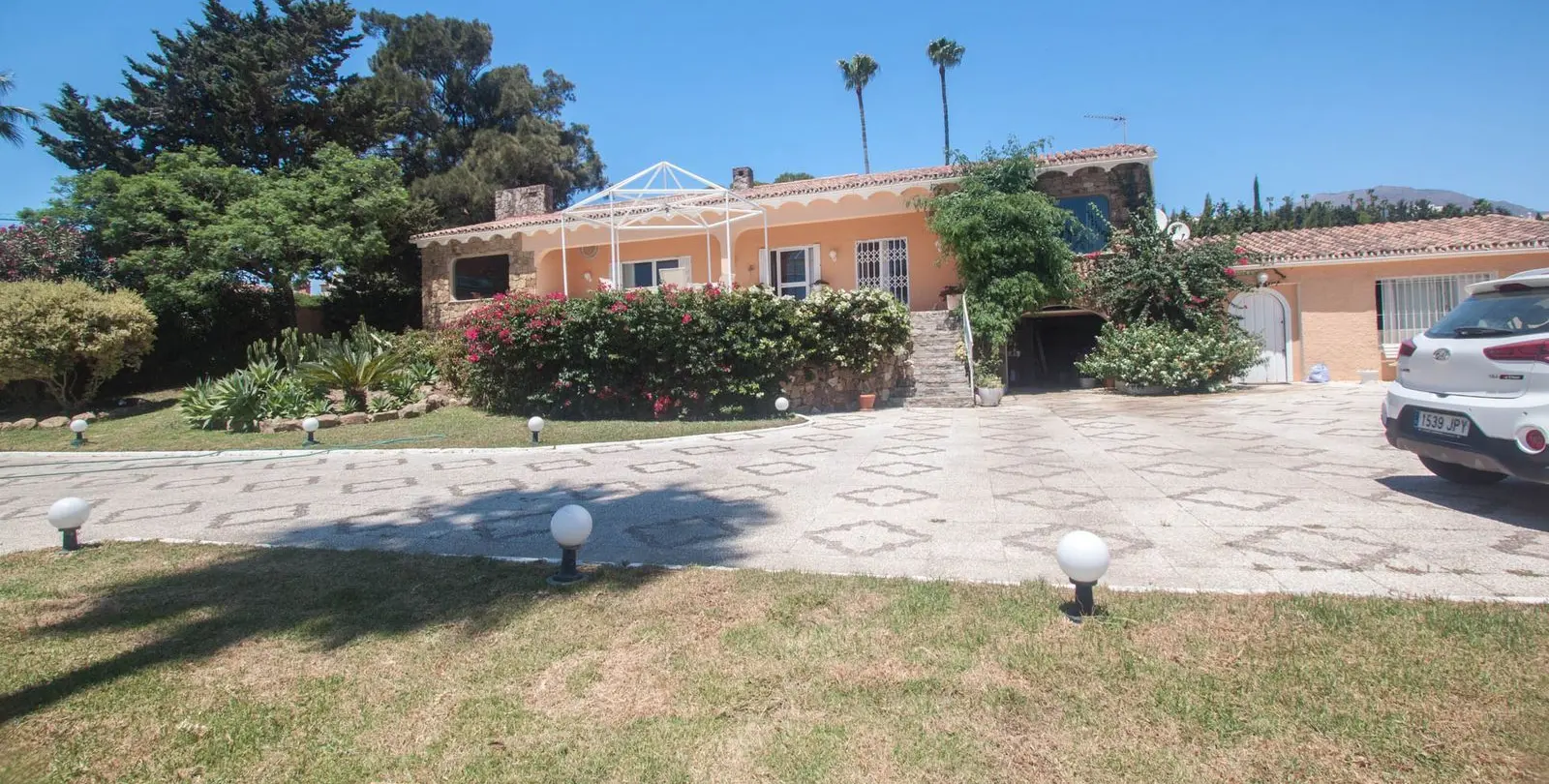 Venta de villa independiente en Estepona 2