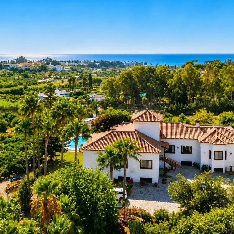 Sale of finca - cortijo in Estepona