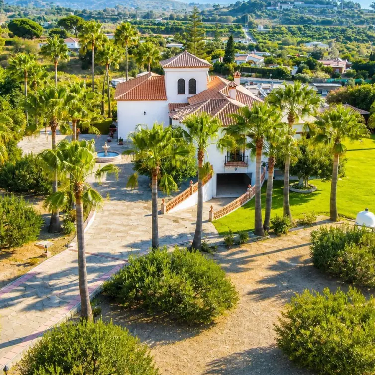 Sale of finca - cortijo in Estepona