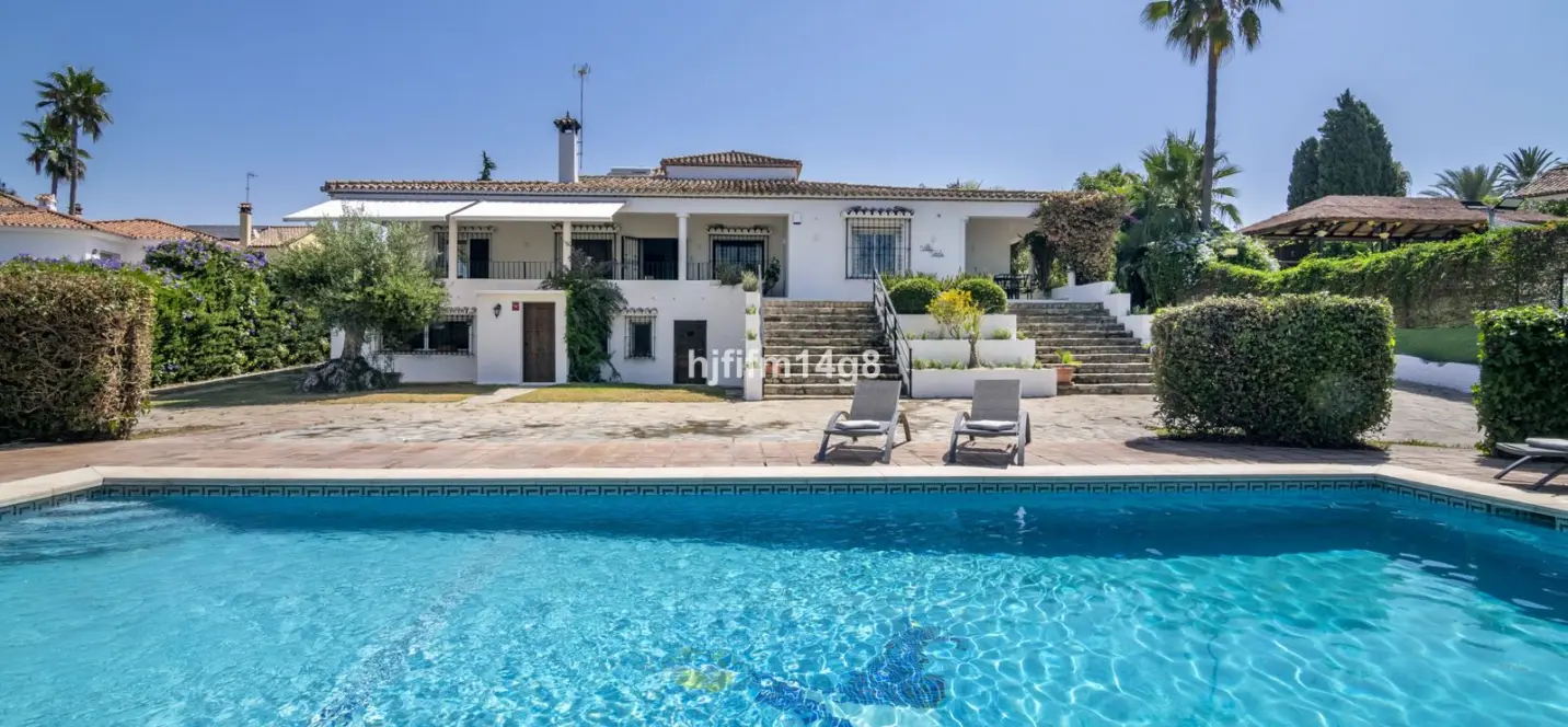 Sale of detached villa in San Pedro de Alcántara 0
